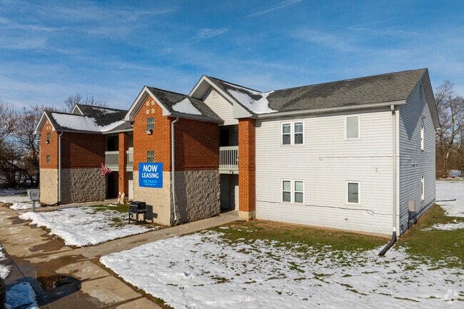 Modern Living. Connected Location. Rochester Manor in Muncie. - Modern Living. Connected Location. Rochester Manor in Muncie.