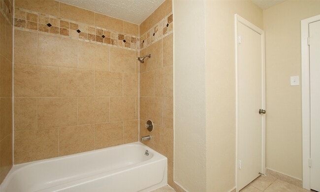 Building Photo - 6940 Foxmont Ln