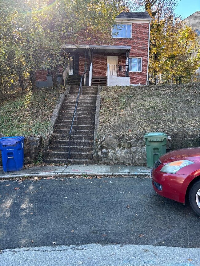 Building Photo - 3408 1/2 Cotwood Pl