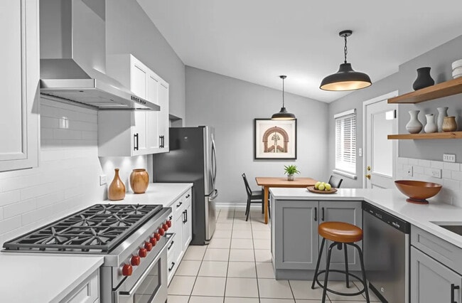 Photo - 608 Lavergne Ave