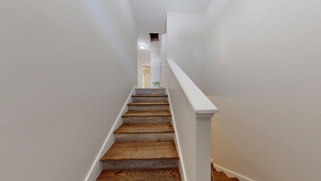 Building Photo - Spacious Auburn Duplex in Prime Location