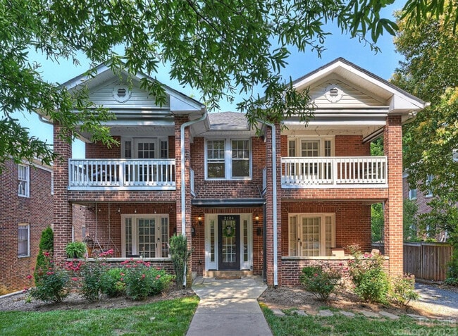 Building Photo - 2104 Park Rd Unit 4