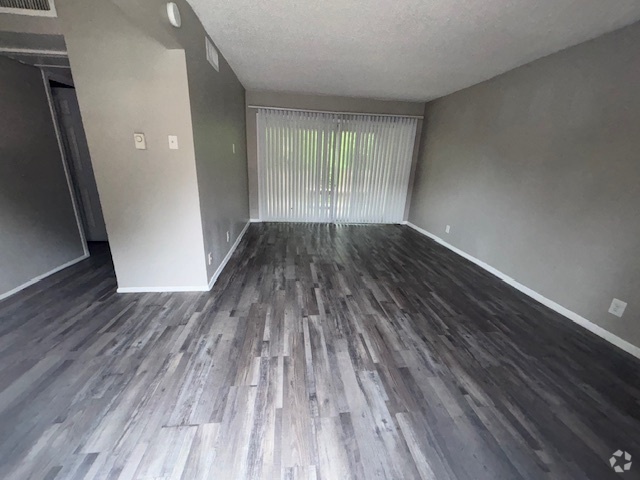 1 Bedroom - Livingroom - Dallas Sonoma Rental