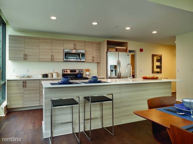 Photo - 2036 Hudson St