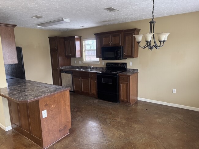 Photo - 915 Wineberry Rd