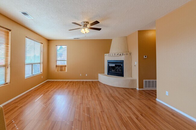 Photo - 10416 Rosefinch Dr NW