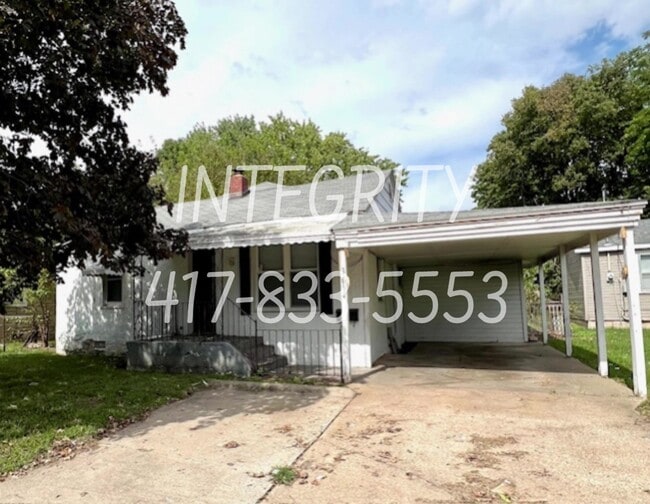 Building Photo - 1631 E 8th St N