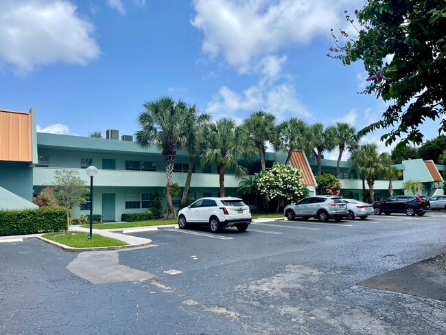 Building Photo - 933 Cypress Grove Dr Unit 204