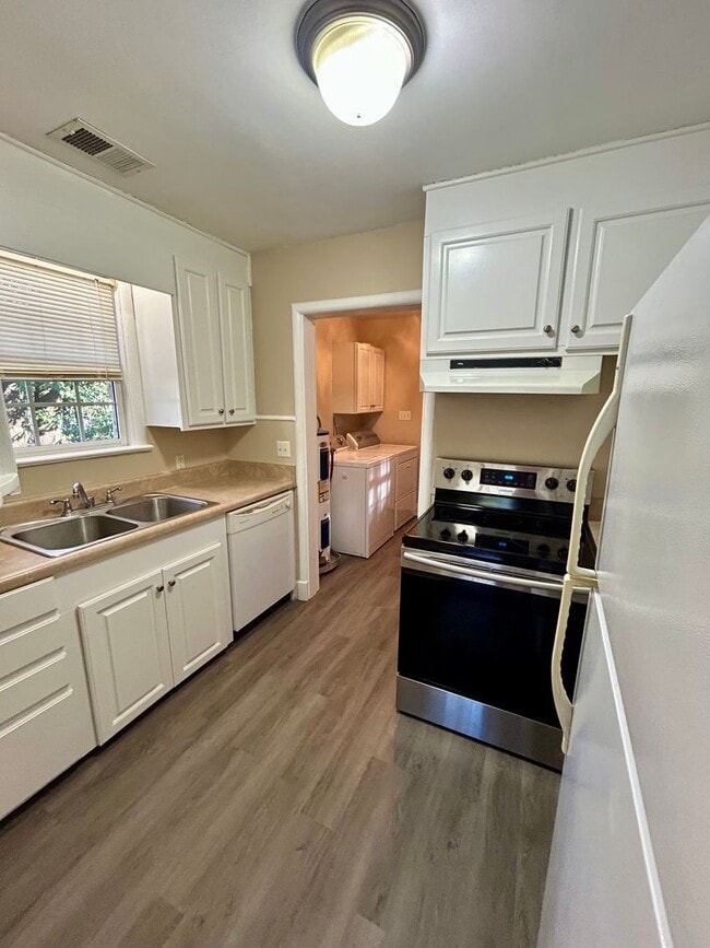 Photo - Adorable Cottage Vibes!