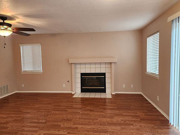 Photo - Clean and Spacious 3Bedroom