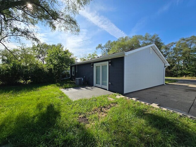 Photo - 5517 E 13th Pl
