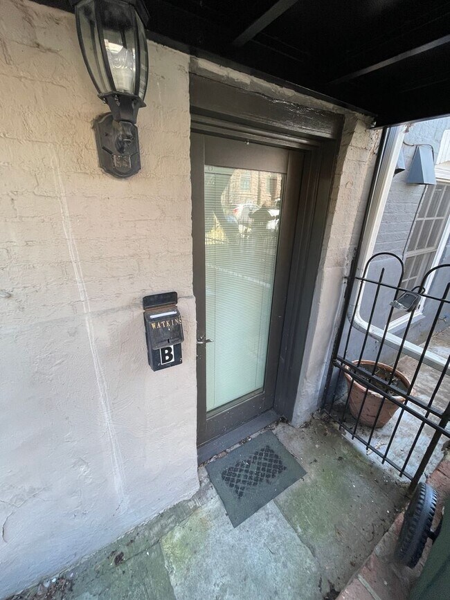 Photo - Fully Furnished English Basement near Capi...