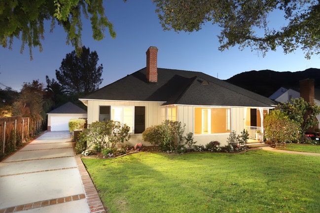 Photo - 1223 Oak Cir Dr House