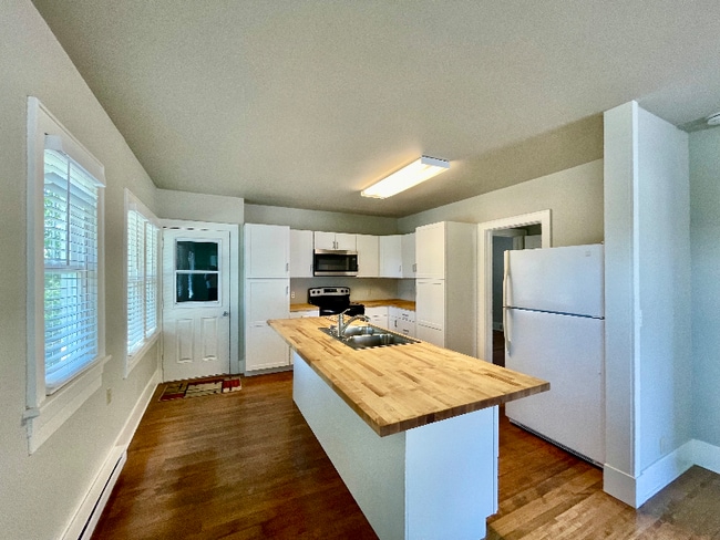 Photo - 8079 W 2nd St