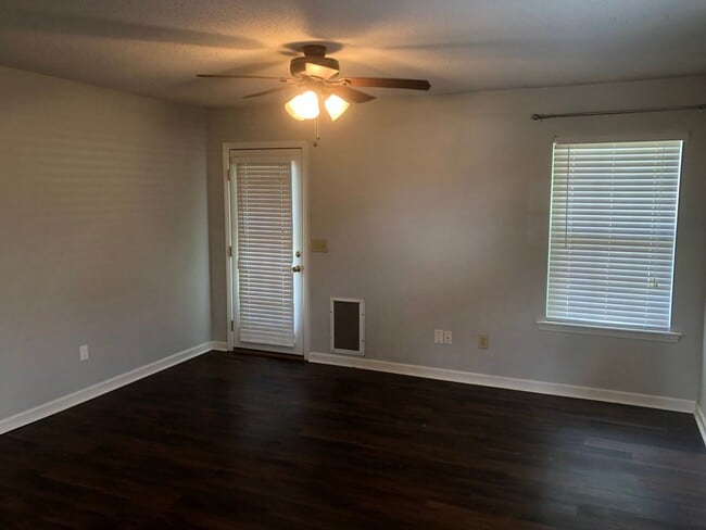 Photo - 3 bedroom 2 bath near Tiger Town!