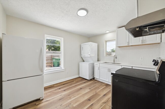 Building Photo - 2802 Hardy St Rental