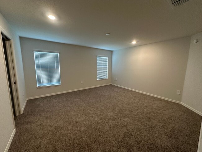 Photo - 4 Bedroom 2 Bathroom in Winter Haven