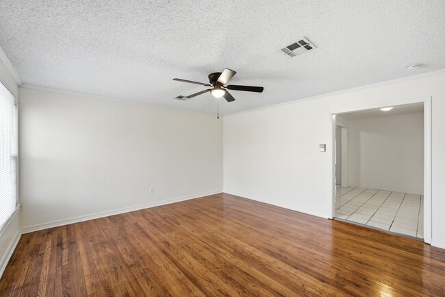 Photo - 4020 Maple Ave