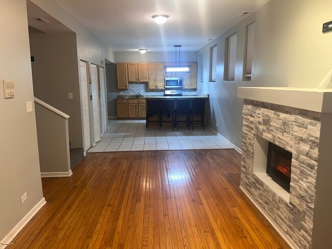 Photo - 1430 E 69th St