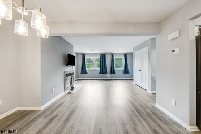 40 Loantaka Way Unit F