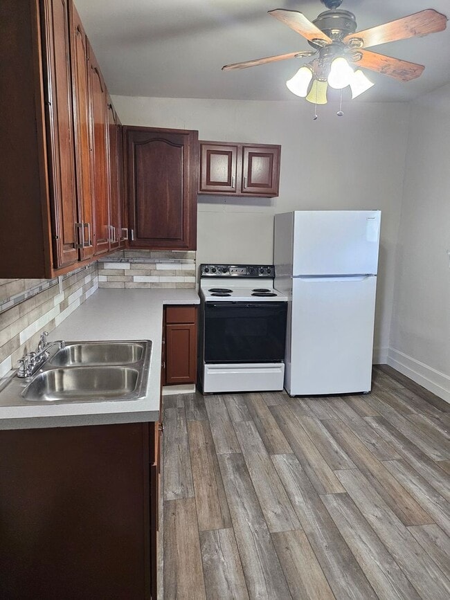 Photo - 2 bed apartment with a private back porch