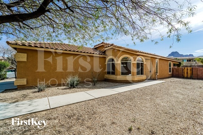 8711 N Moonfire Dr