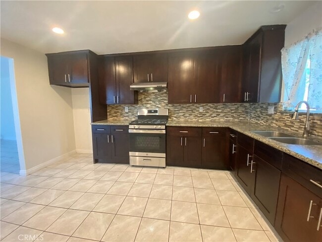 Building Photo - 225 N Dalton Ave Unit 1 Rental