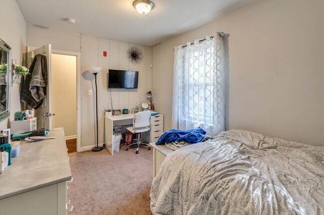 Photo - 1628 Willington St Unit B