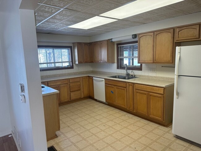 Photo - 3 Bed 2 Bath Large Garage