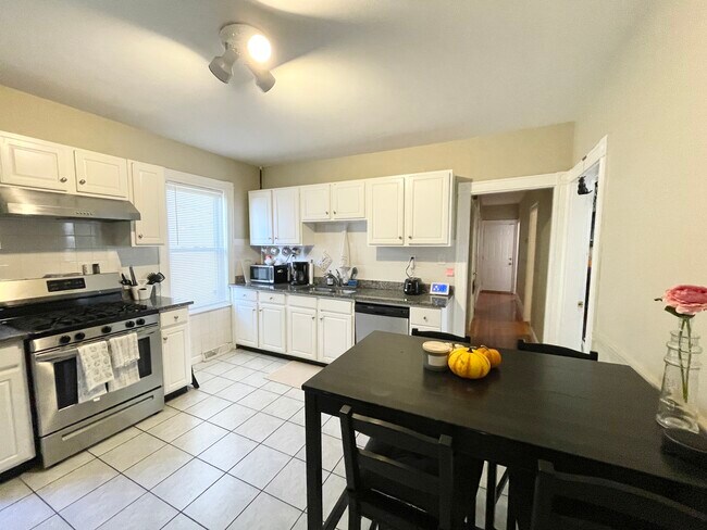 Photo - 9 Taft St Unit 1