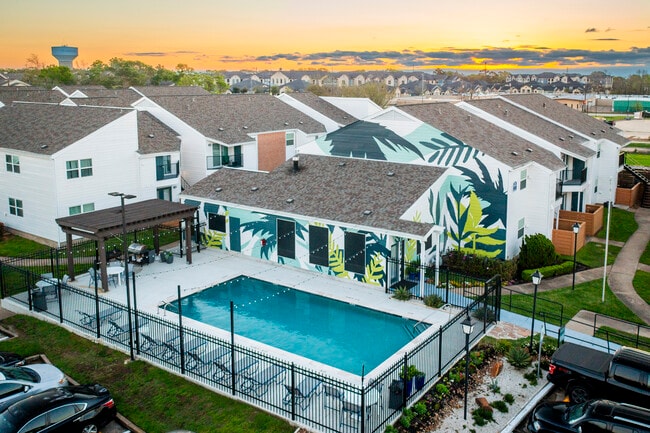 Building Photo - Apollo Palms Apartments