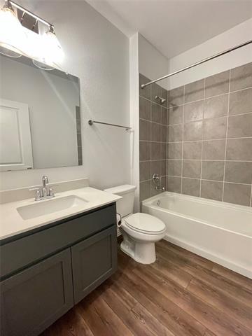 Photo - 2405 Lovegrass Ln