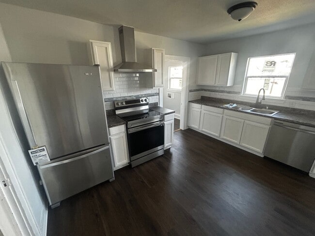 Photo - 1742 Victoria St