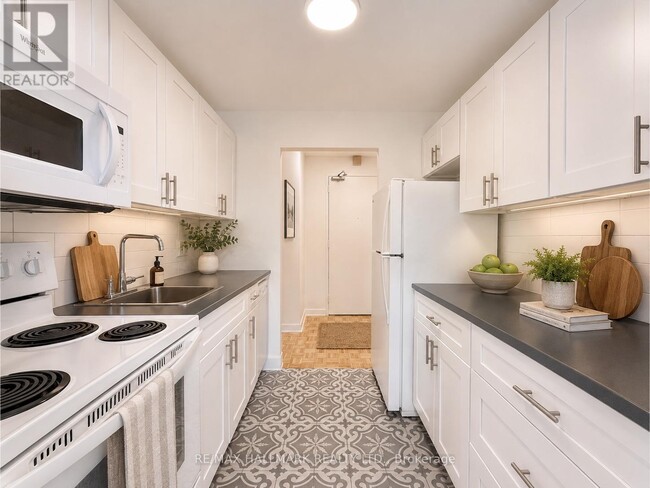 Photo - 30 Upper Canada Dr Unit 101