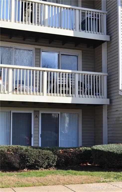 Room in Condo on Arlyn Cir