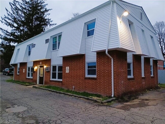 Building Photo - 127 Shields Rd Unit 2