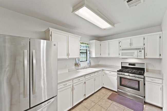 Photo - 210 Rouse St