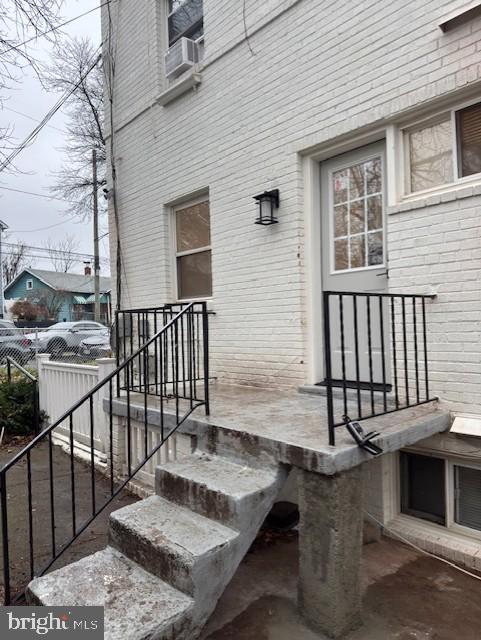 Building Photo - 4253 Brooks St NE Unit 1