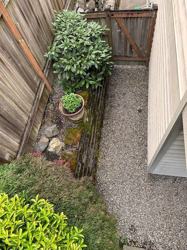 Photo - 3bs/2.5ba Seattle Townhome