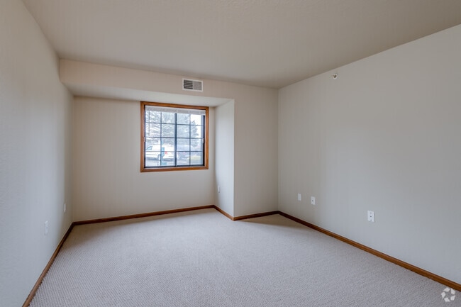 2 BR, 2 BA - 1,300SF