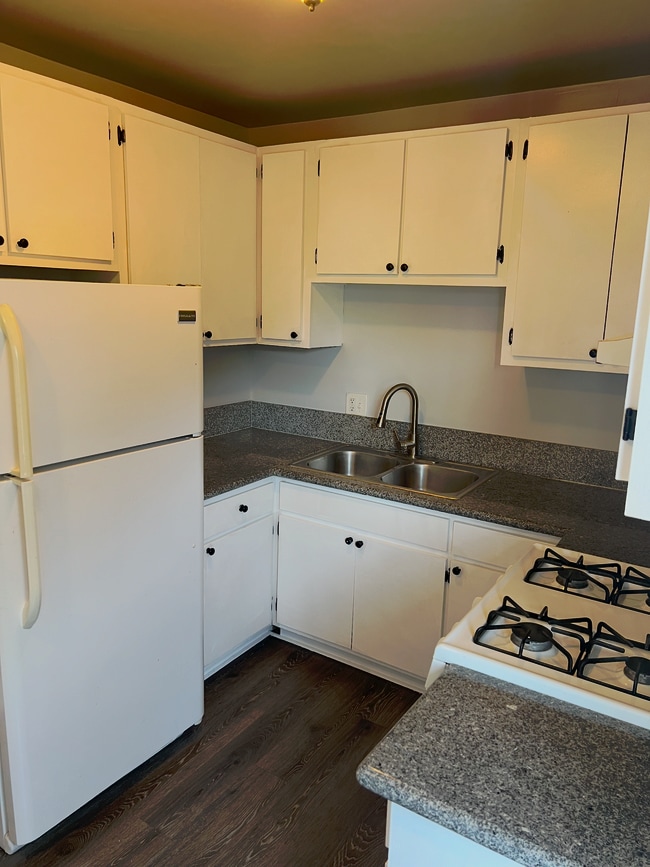 Photo - 1442 W 27th St Unidad 3