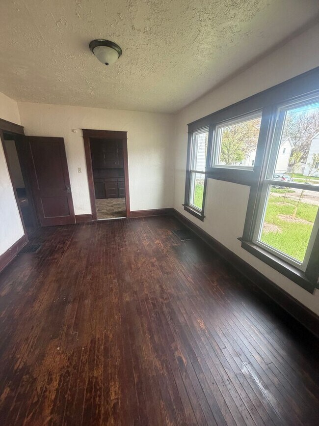 Photo - 556-58 E 5th St Unit #1