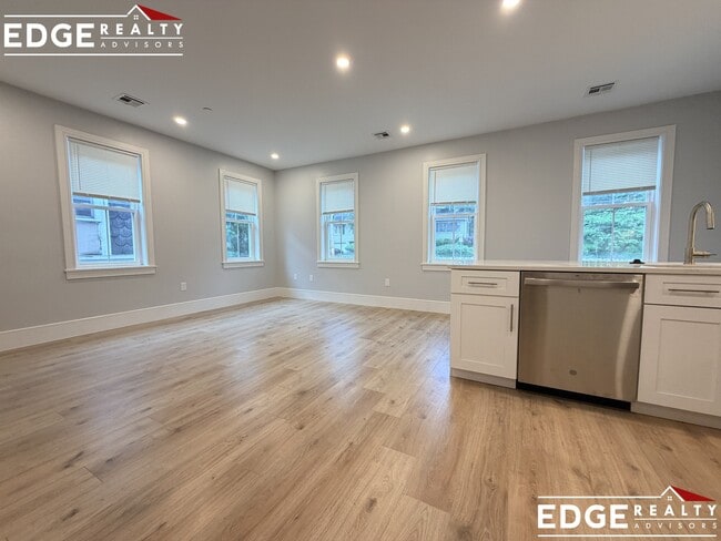 Photo - 124 Kenrick St Unit 6