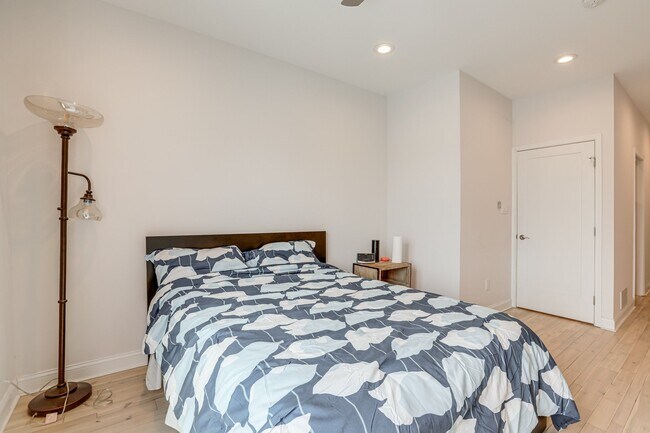 1322 S Mole St