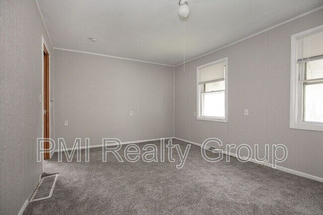 Photo - 3295 W 46th St