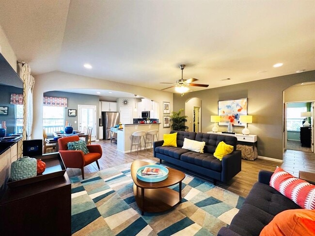 Photo - 112 Groesbeck Ln