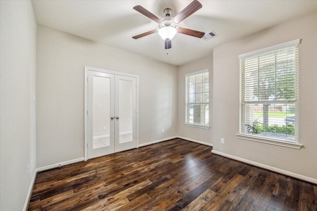 Photo - 1539 Giles Dr