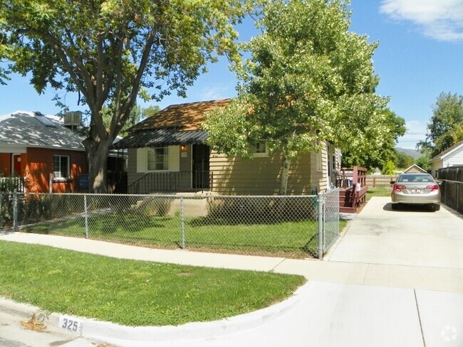 Building Photo - Renovated 3 Bd 1.5 Ba Bungalow Rental