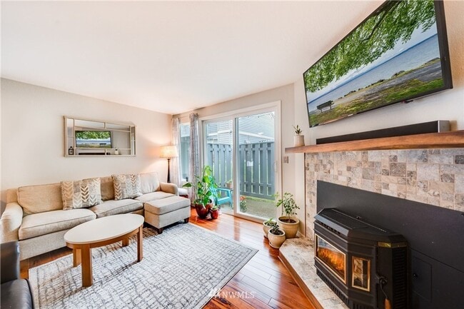 Photo - Beautifully Remodeled 2 bed/1.5 Bath Townh...
