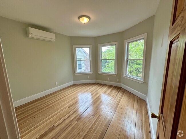 Building Photo - 135 W Park St Rental